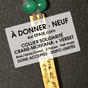 OFFERT · Collier Solidarité Crans-Montana + Verset · Bois/Verre/Coton · 2 faces · Fait-main en Suisse